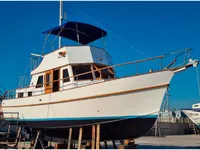 Yacht untuk dijual
