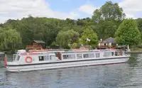 Kapal penumpang dijual