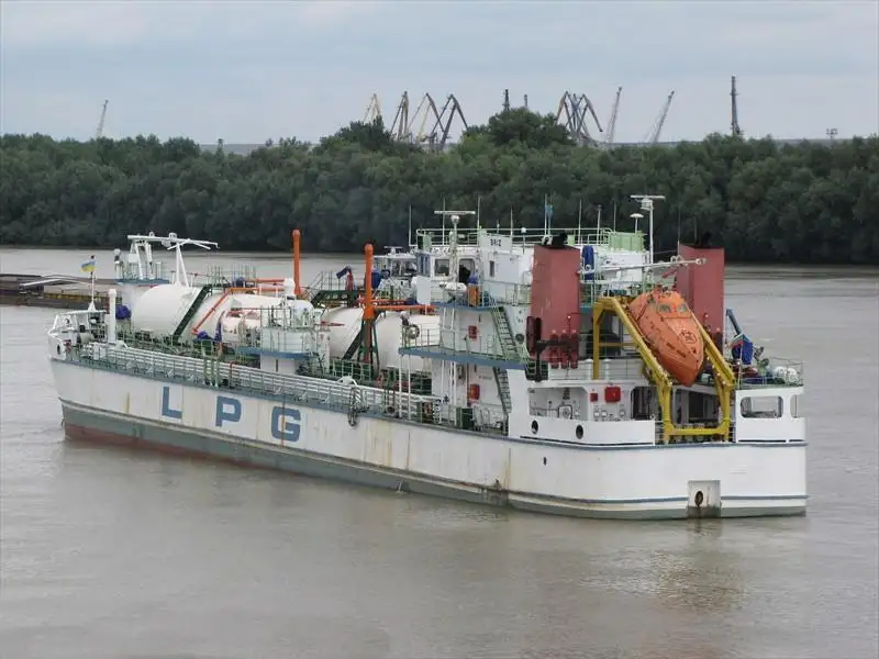 Kapal pengangkut LNG untuk dijual