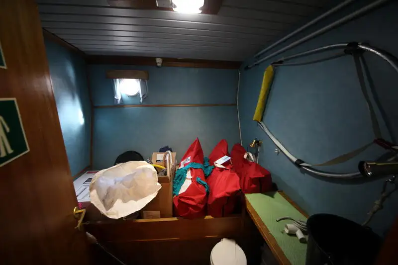 Kapal feri untuk dijual