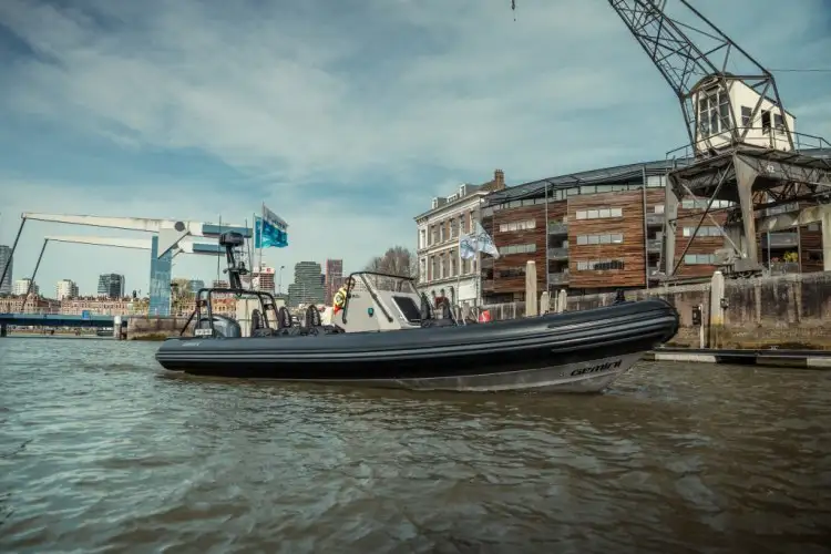 Perahu karet kaku untuk dijual