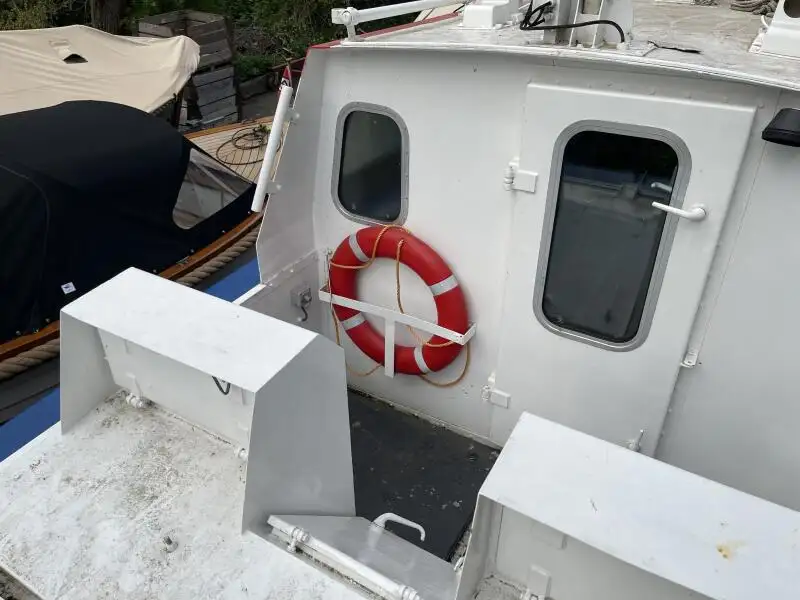 Kapal patroli untuk dijual
