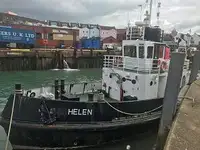 Kapal penarik dijual