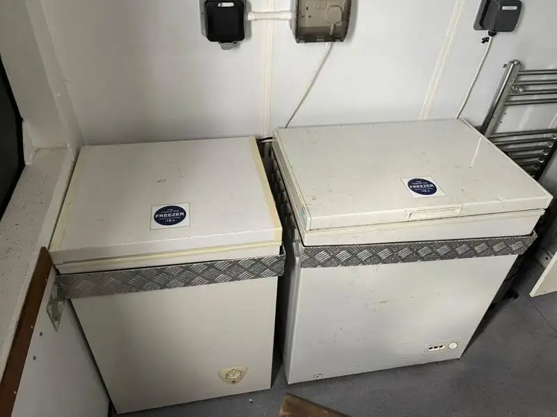 Kapal kontainer untuk dijual