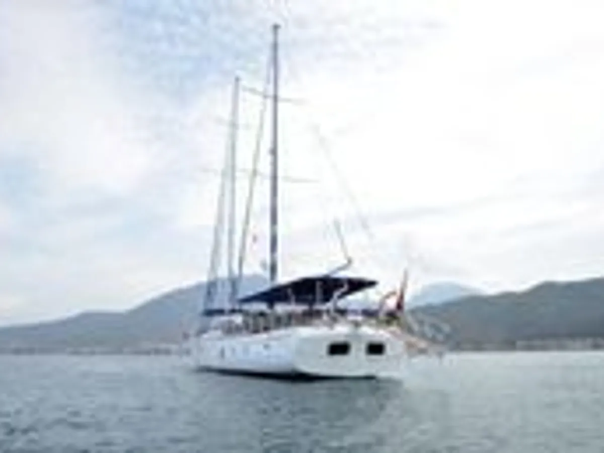 Yacht untuk dijual