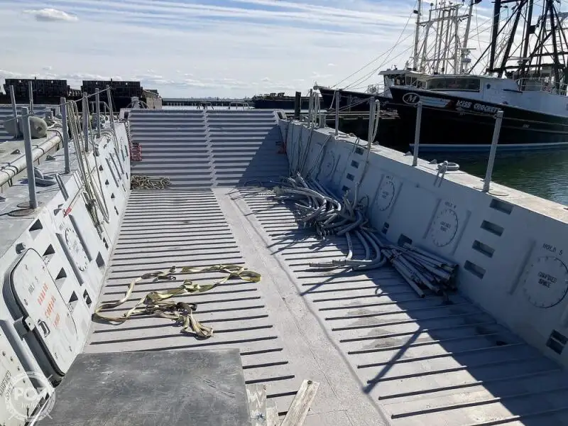 Kapal pendarat, tank untuk dijual