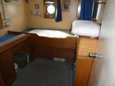 Kapal penelitian untuk dijual