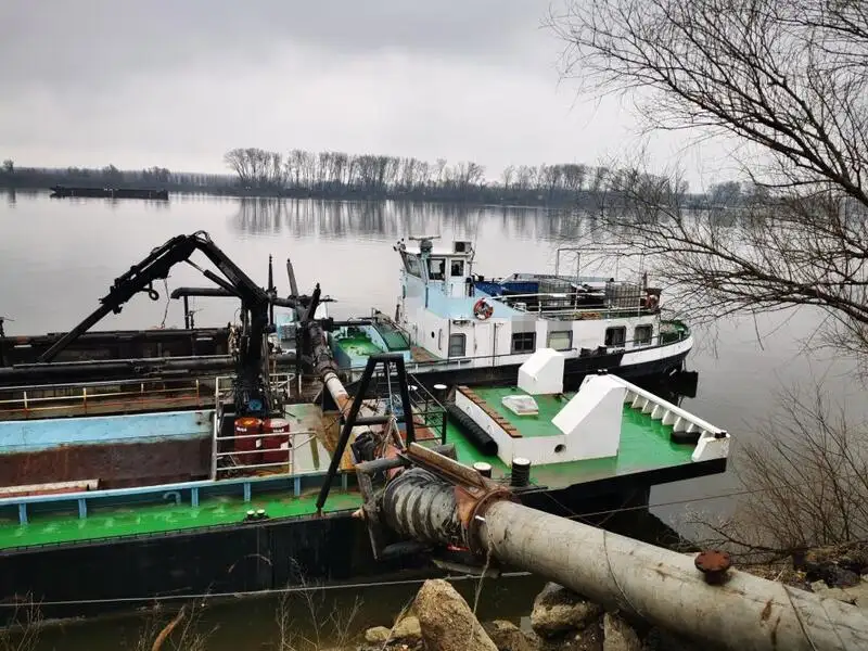 Kapal keruk untuk dijual