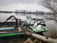 Kapal keruk untuk dijual