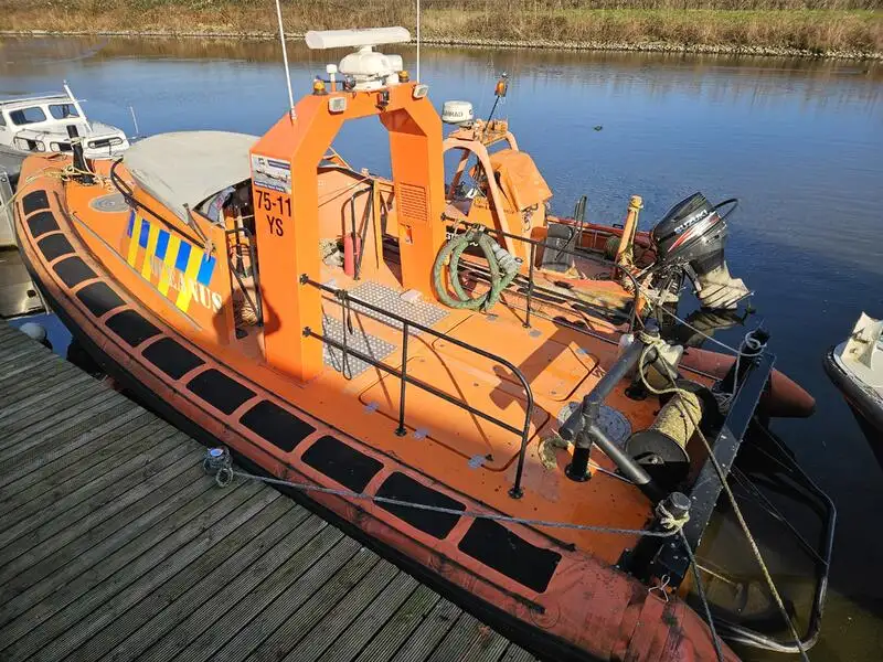 Perahu karet kaku untuk dijual