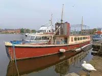 Kapal feri untuk dijual