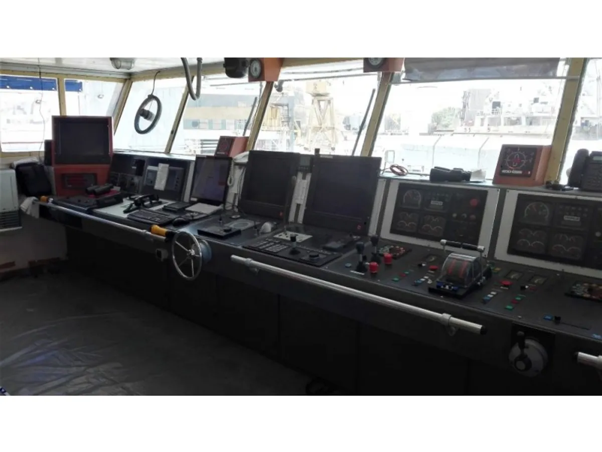 Kapal penelitian untuk dijual