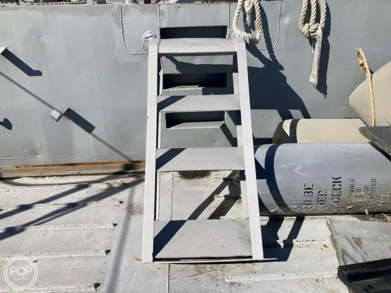 Kapal pendarat, tank untuk dijual