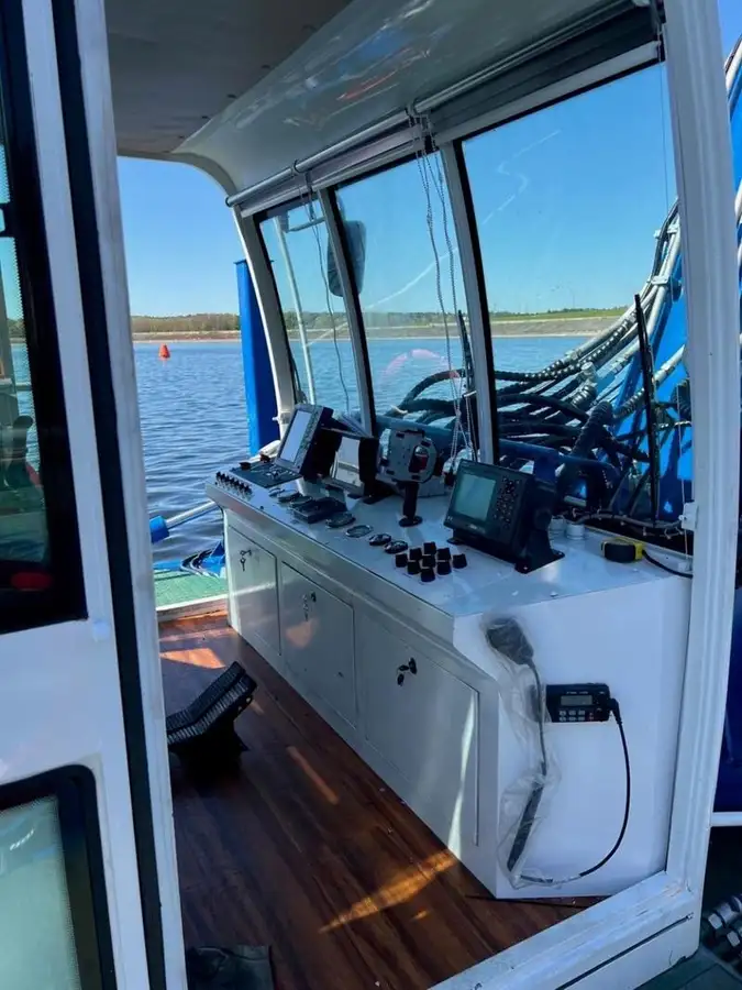 Kapal keruk untuk dijual