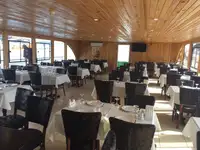 Kapal restoran untuk dijual