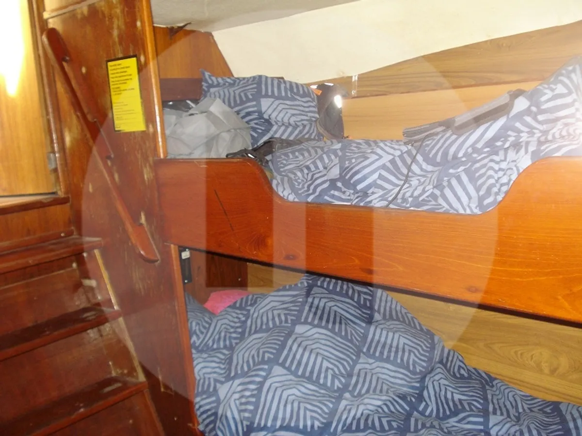 Kapal pengangkut ikan hidup untuk dijual