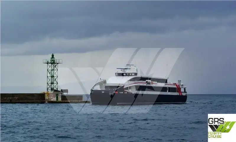 Kapal penumpang untuk dijual