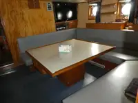 Kapal penelitian untuk dijual