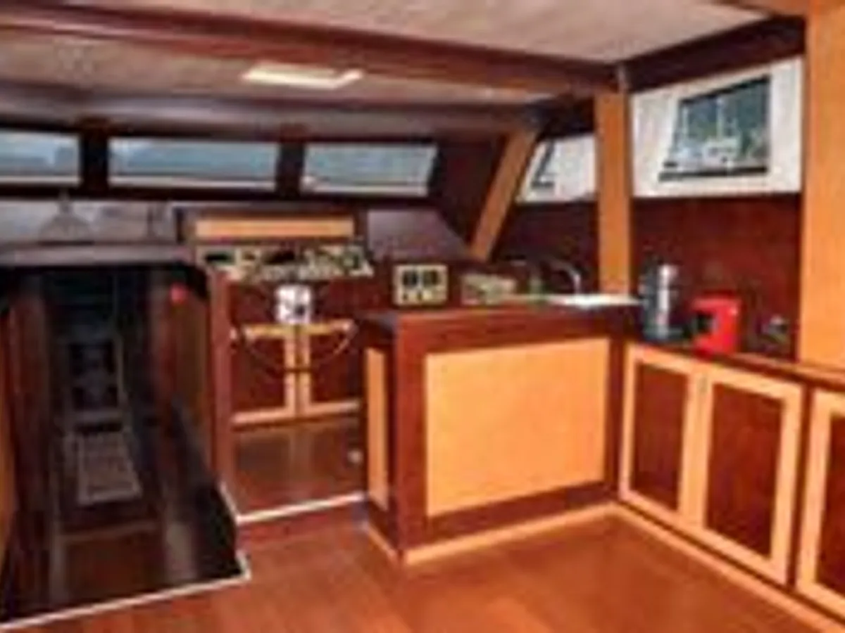 Yacht untuk dijual