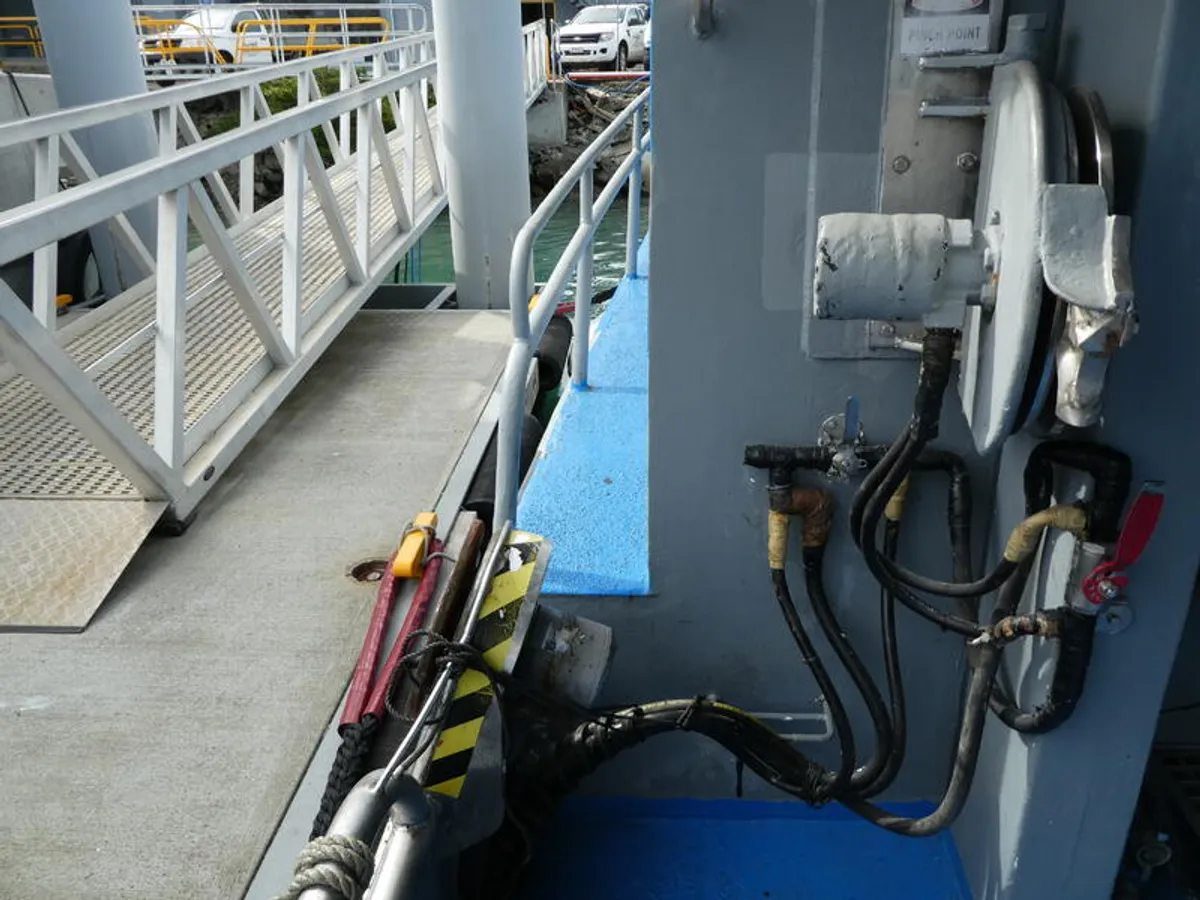 Kapal feri untuk dijual