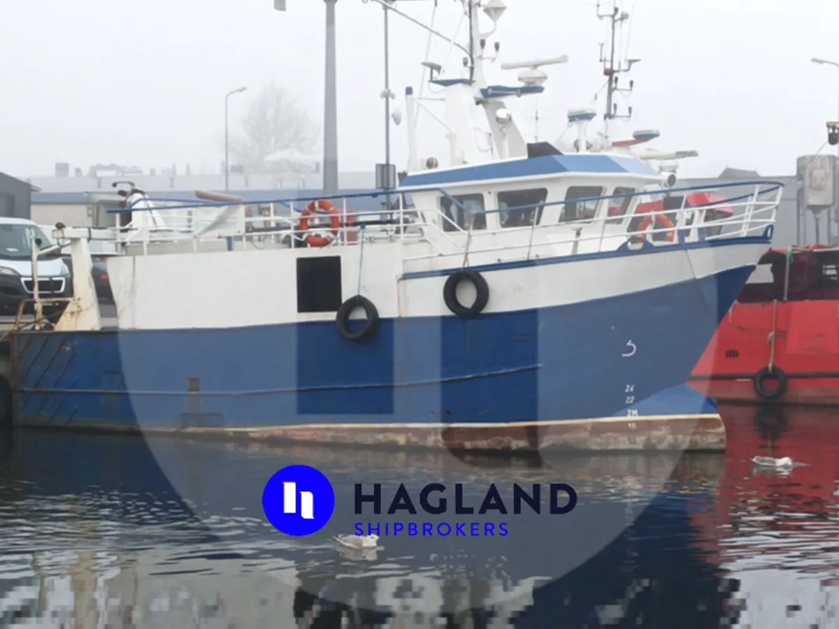 Kapal pengangkut ikan hidup untuk dijual