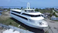 Kapal penumpang dijual