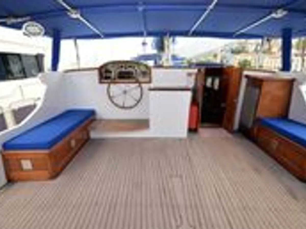 Yacht untuk dijual