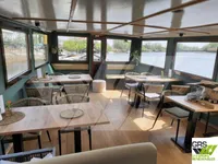 Kapal restoran untuk dijual