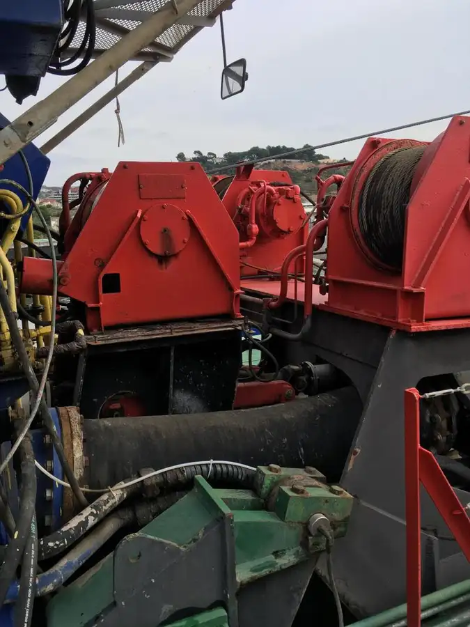 Kapal keruk untuk dijual