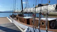 Kapal feri untuk dijual