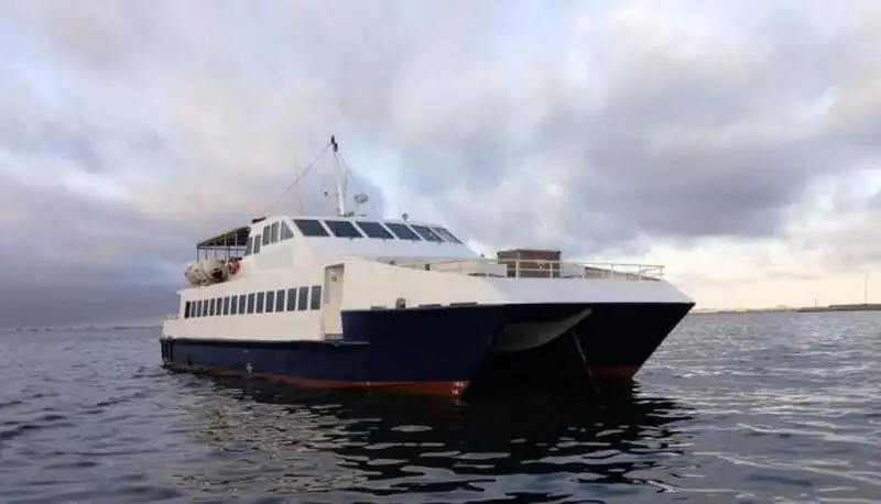 Kapal feri untuk dijual