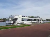 Kapal pesiar untuk dijual