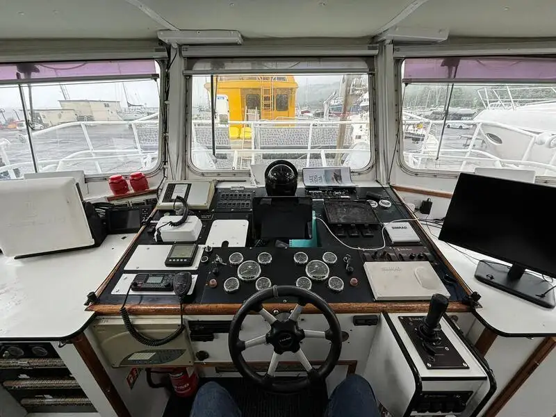 Kapal survei untuk dijual