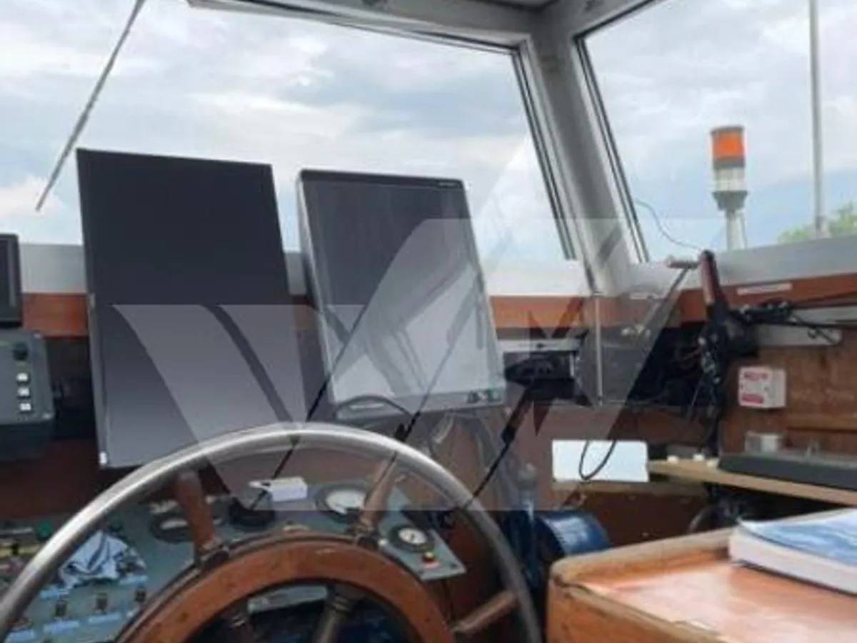 Kapal wisata untuk dijual