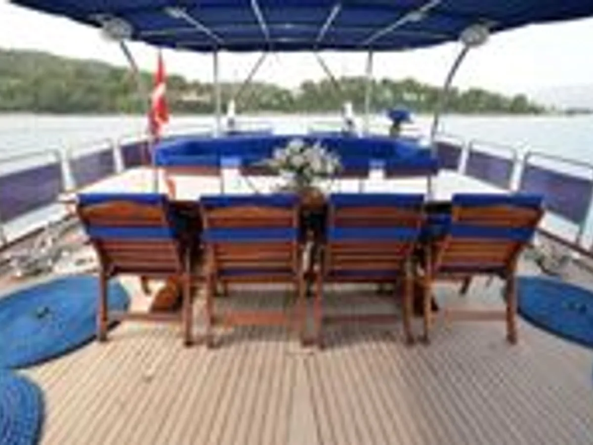Yacht untuk dijual