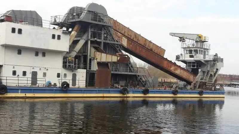 Kapal keruk untuk dijual