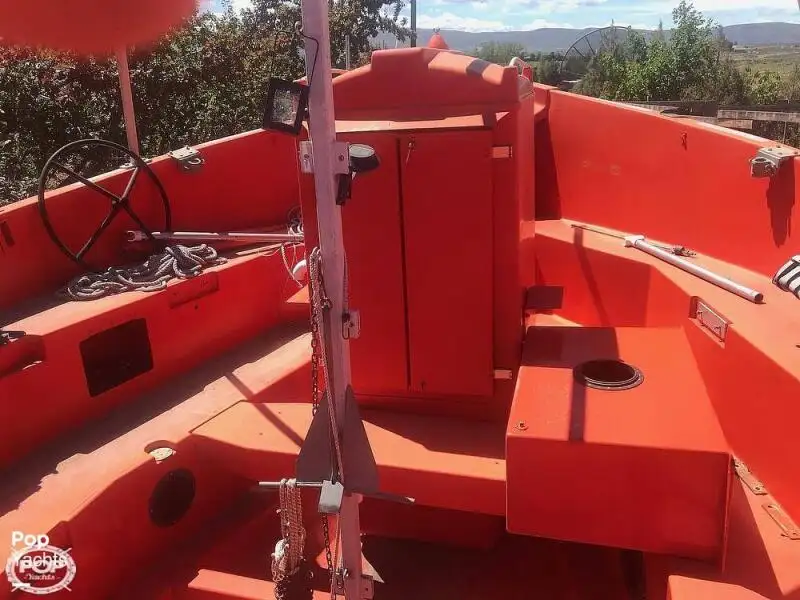 Sekoci penyelamat untuk dijual