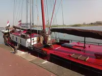 Yacht untuk dijual