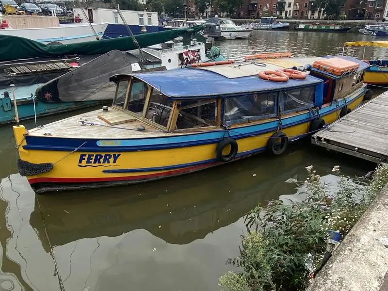 Kapal feri untuk dijual