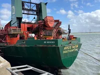 Kapal keruk untuk dijual