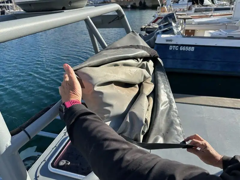 Kapal patroli untuk dijual