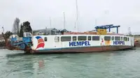 Kapal feri dijual