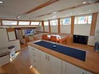 Yacht untuk dijual