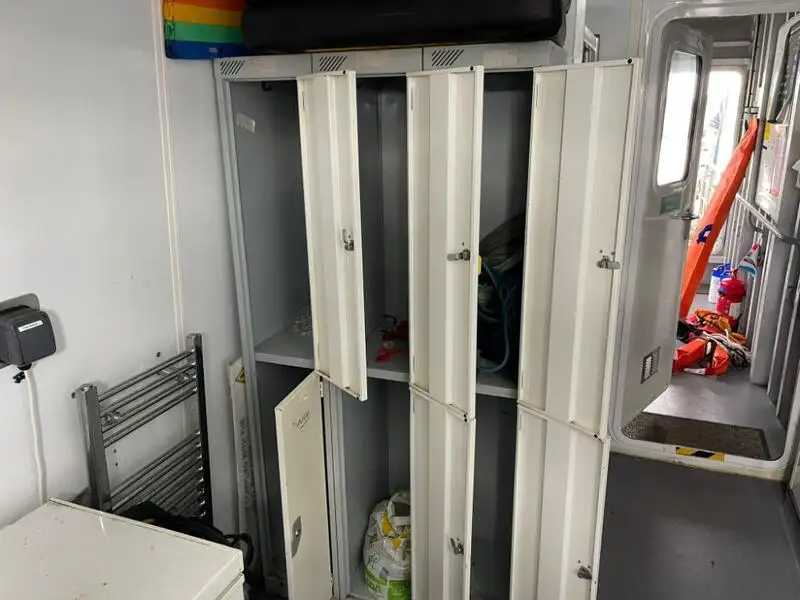 Kapal kontainer untuk dijual