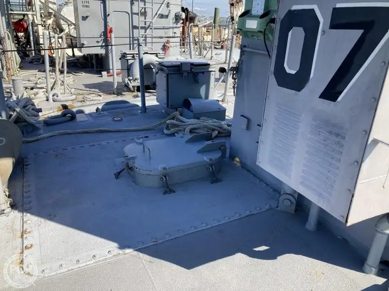 Kapal pendarat, tank untuk dijual