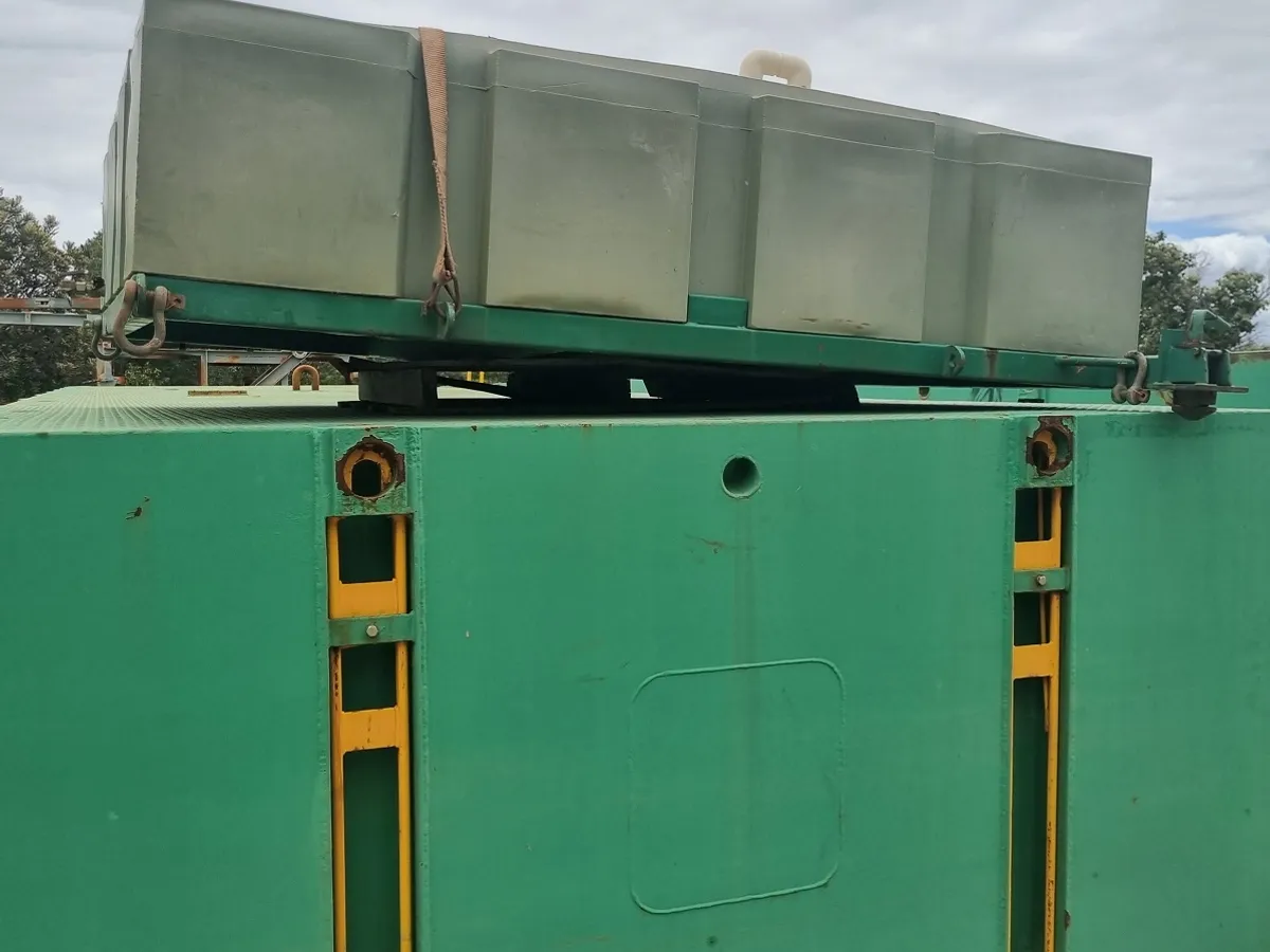 Rig pengeboran lepas pantai untuk dijual