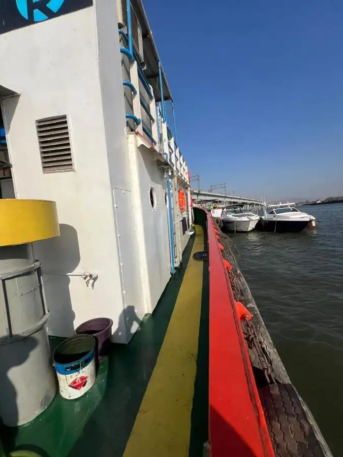 Kapal penarik dijual