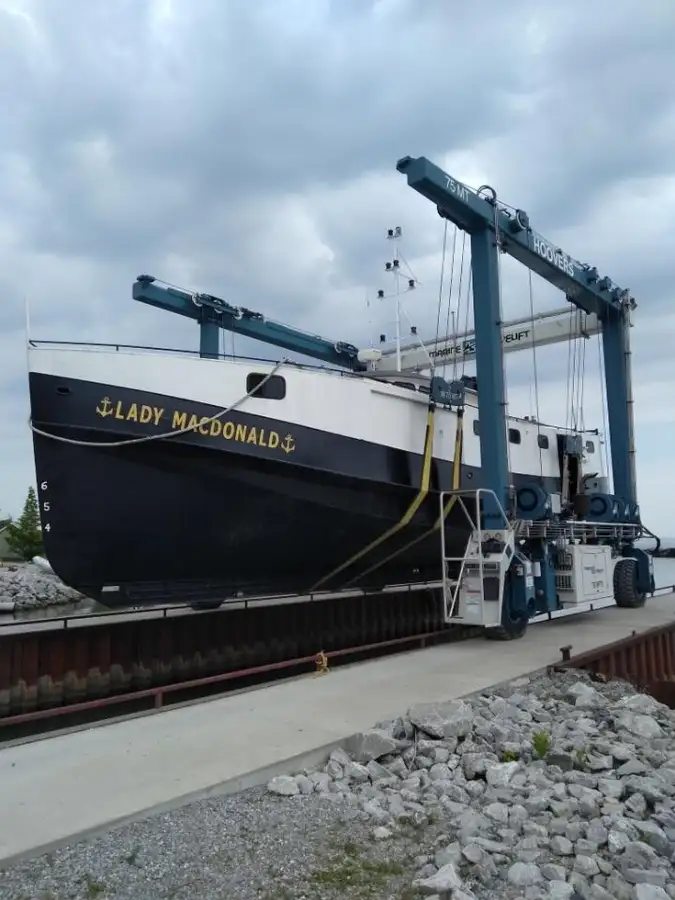 Kapal penarik dijual