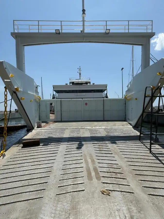 kapal RoPax dijual