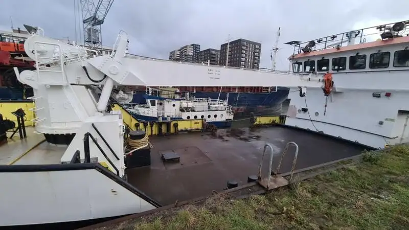 Kapal pasokan dijual